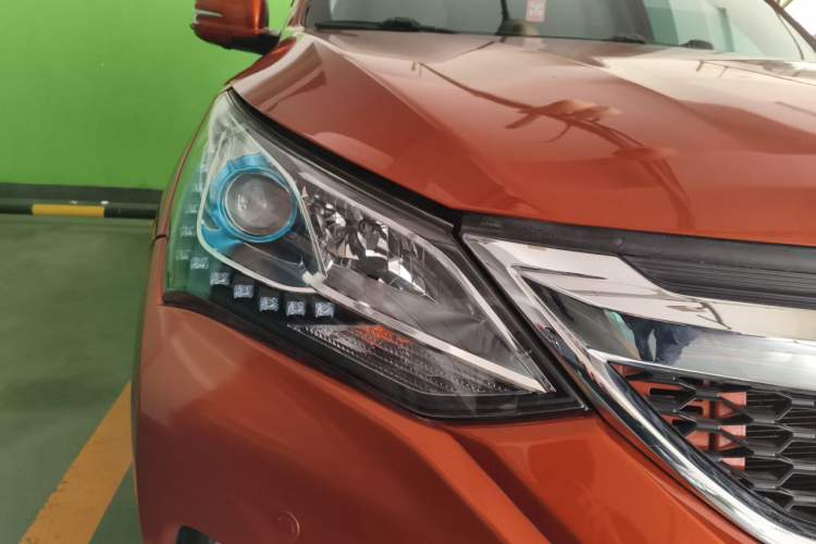 Used BYD Song 2016 1.5TI Manual Luxury Model Right Front Headlight