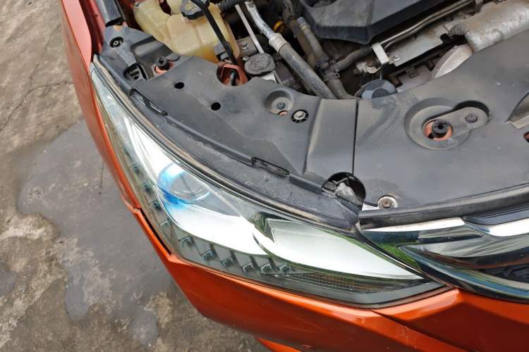 Used BYD Song 2016 GaiShi Edition 1.5TI Manual Elite Model Right Front Headlight