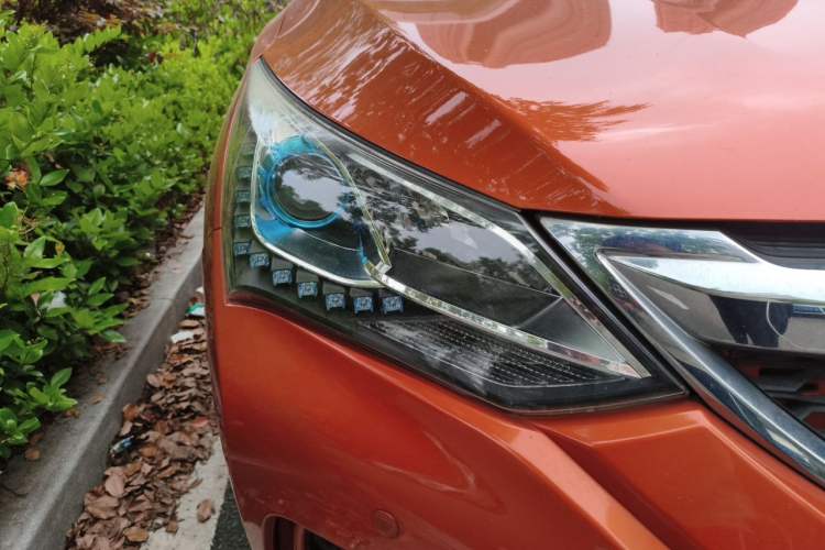 Used BYD Song 2016 GaiShi Edition 1.5TID Automatic Elite Model Right Front Headlight