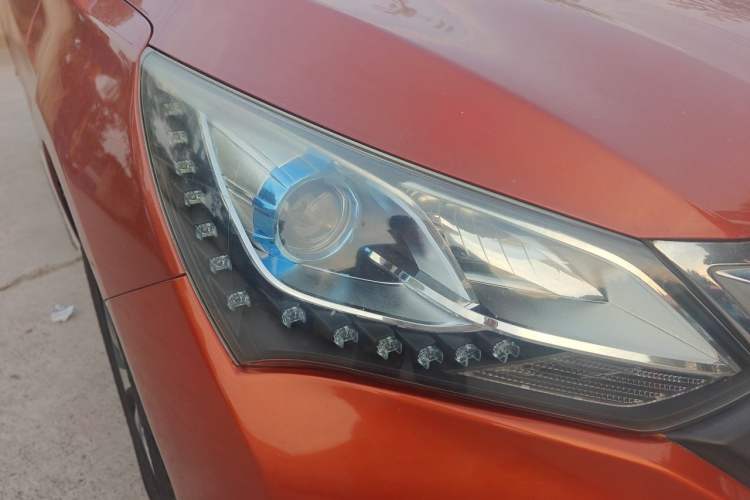 Used BYD Song 2016 1.5TI Manual Luxury Model Right Front Headlight