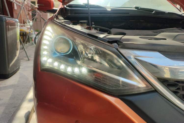 Used BYD Song 2016 1.5TI Manual Luxury Model Right Front Headlight