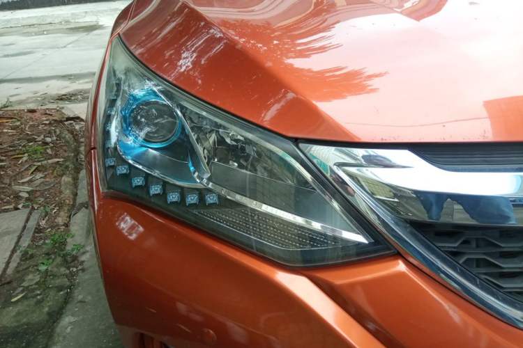 Used BYD Song 2016 GaiShi Edition 1.5TID Automatic Elite Model Right Front Headlight