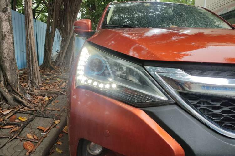 Used BYD Song 2016 1.5TI Manual Luxury Model Right Front Headlight
