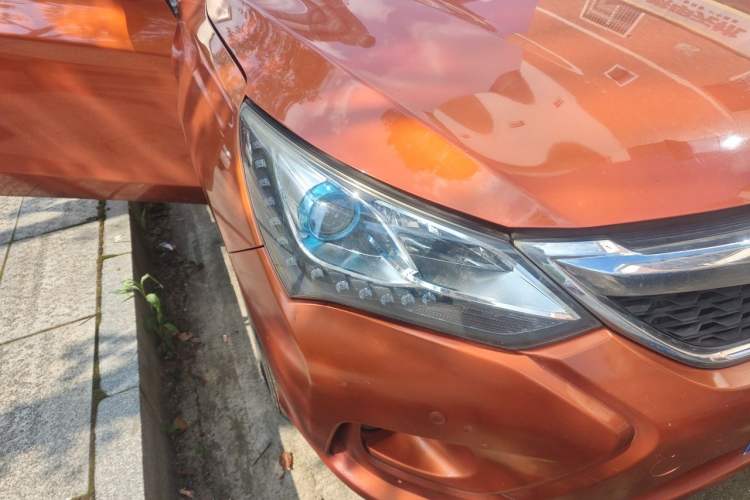 Used BYD Song 2016 Gaishi Edition 1.5TI Manual Haoya Model Right Front Headlight