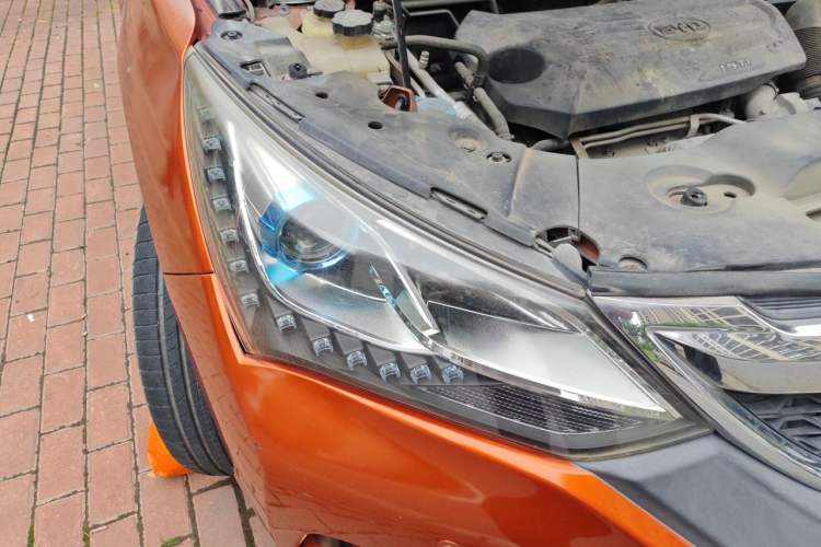 Used BYD Song 2016 1.5TI Manual Luxury Model Right Front Headlight