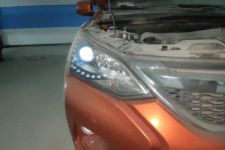 Used BYD Song 2016 GaiShi Edition 1.5TI Manual Elite Model Right Front Headlight