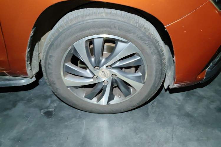 Used BYD Song 2016 2.0TID Automatic Prestige Edition Right Front Wheel Hub