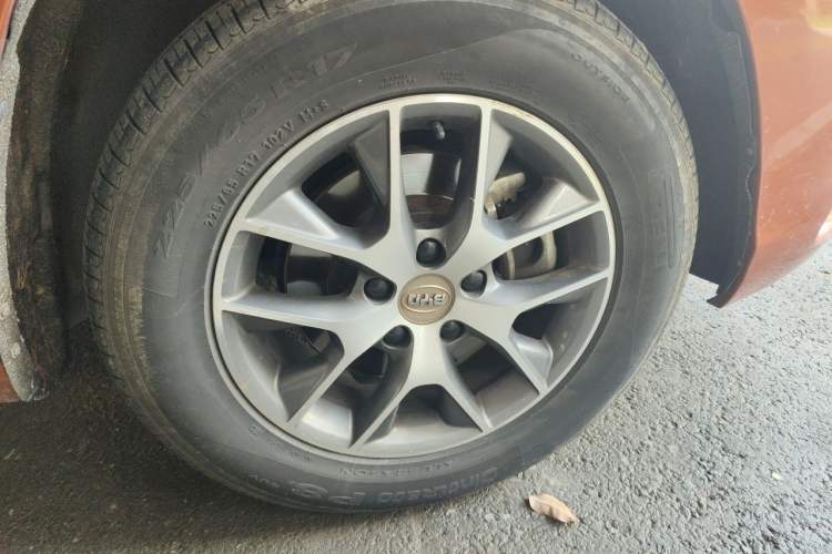 Used BYD Song 2016 1.5TI Manual Luxury Model Right Front Wheel Hub