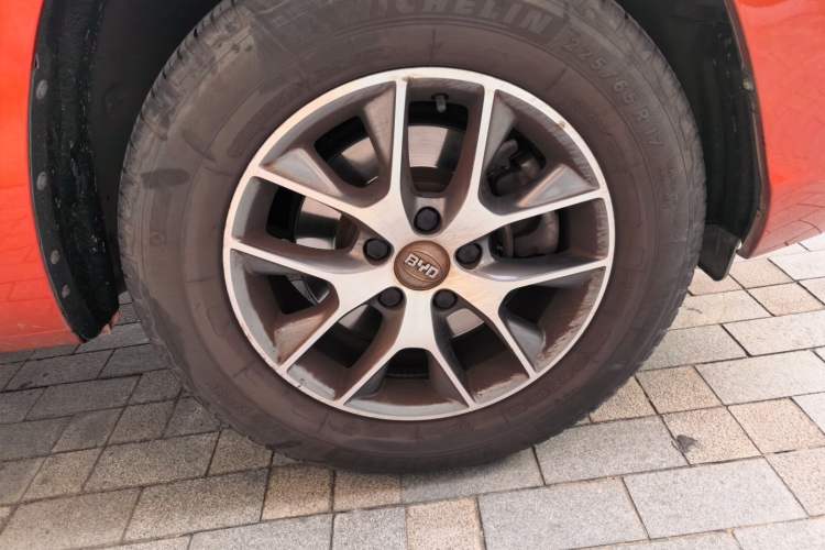 Used BYD Song 2016 1.5TI Manual Luxury Model Right Front Wheel Hub