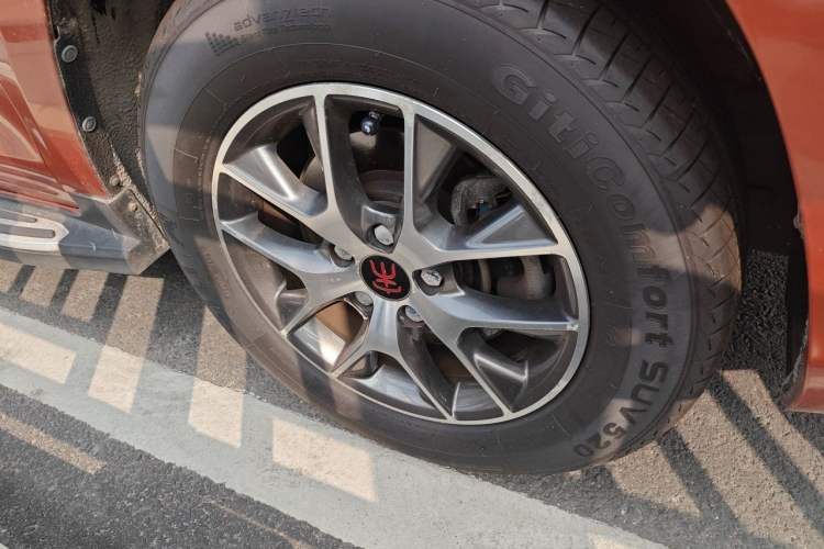 Used BYD Song 2016 GaiShi Edition 1.5TID Automatic Elite Model Right Front Wheel Hub