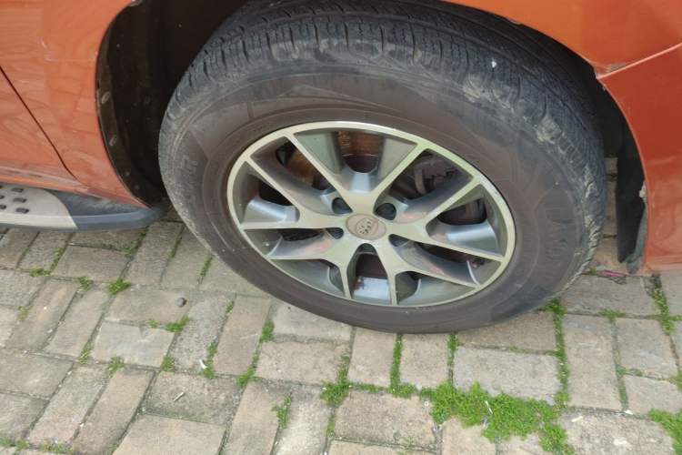 Used BYD Song 2016 1.5TI Manual Luxury Model Right Front Wheel Hub