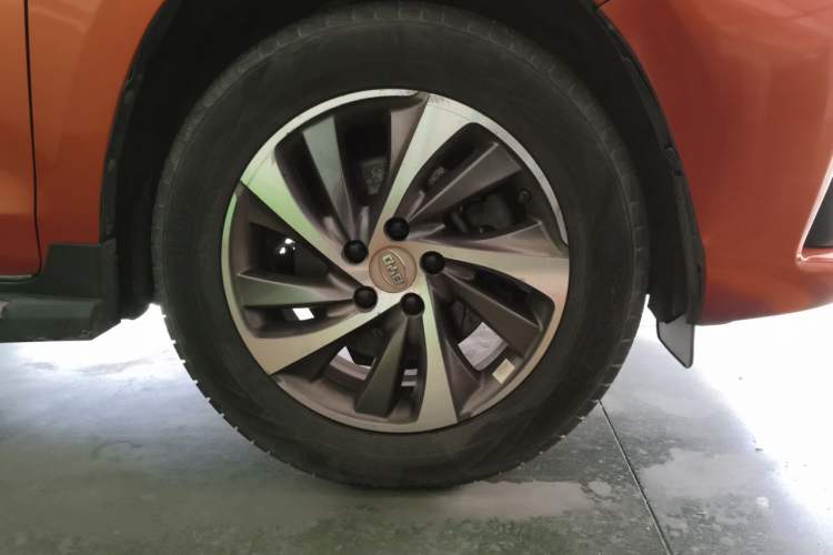 Used BYD Song 2016 1.5TI Manual Luxury Model Right Front Wheel Hub