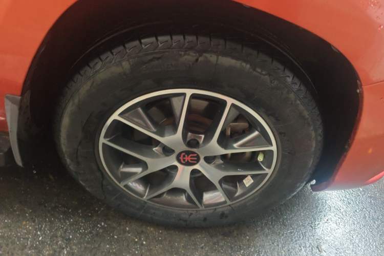 Used BYD Song 2016 Gaishi Edition 1.5TID Automatic Luxury Model Right Front Wheel Hub