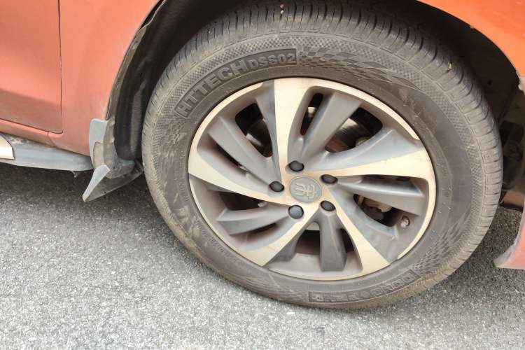 Used BYD Song 2016 2.0TID Automatic Prestige Edition Right Front Wheel Hub