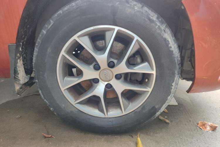Used BYD Song 2016 1.5TI Manual Luxury Model Right Front Wheel Hub