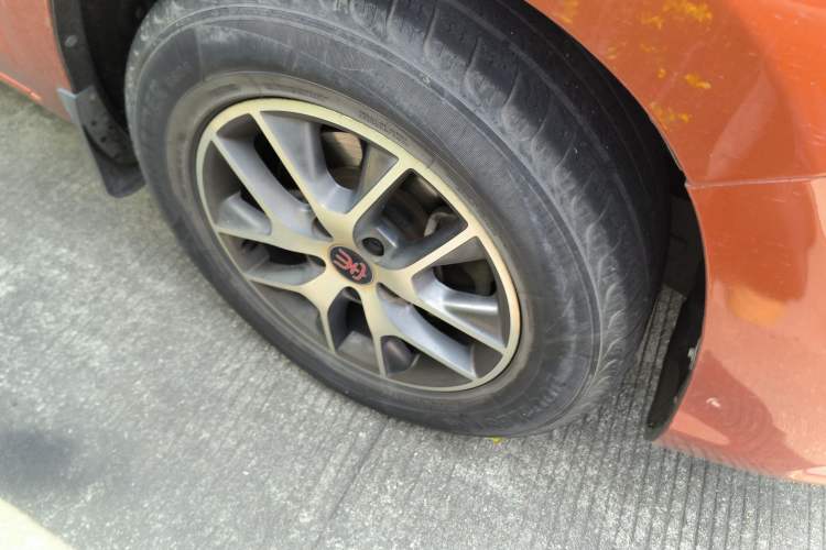 Used BYD Song 2016 GaiShi Edition 1.5TI Manual Elite Model Right Front Wheel Hub