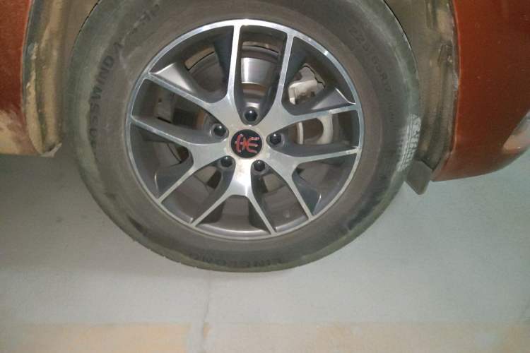 Used BYD Song 2016 GaiShi Edition 1.5TI Manual Elite Model Right Front Wheel Hub