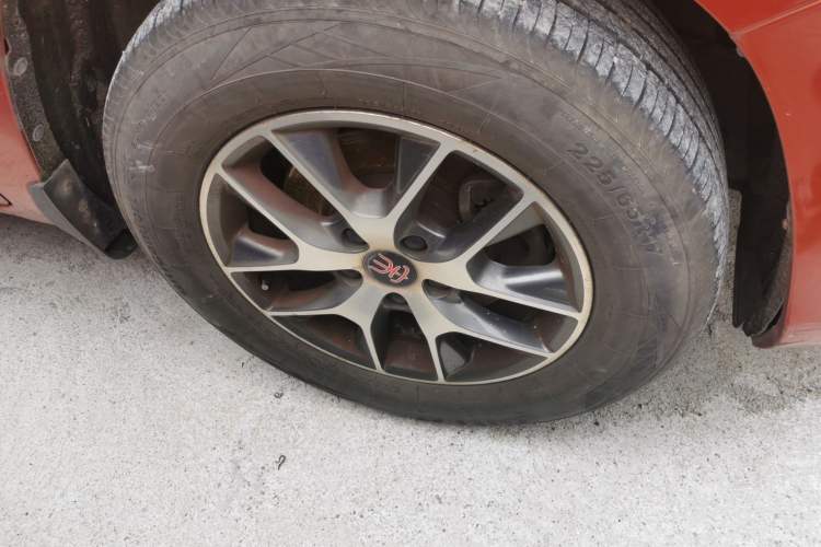 Used BYD Song 2016 Gaishi Edition 1.5TI Manual Haoya Model Right Front Wheel Hub
