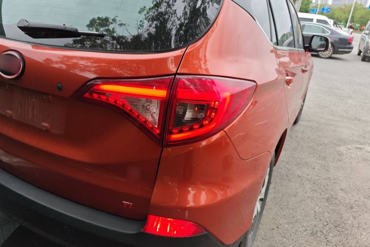 Used BYD Song 2016 1.5TI Manual Luxury Model Right Rear Taillight