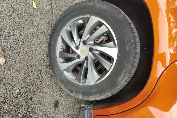 Used BYD Song 2016 1.5TI Manual Luxury Model Right Rear Wheel Hub
