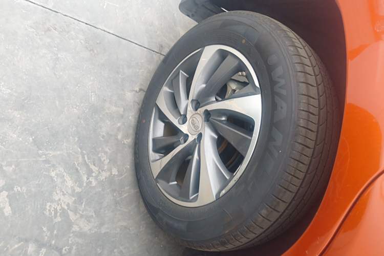 Used BYD Song 2016 2.0TID Automatic Flagship Edition Right Rear Wheel Hub