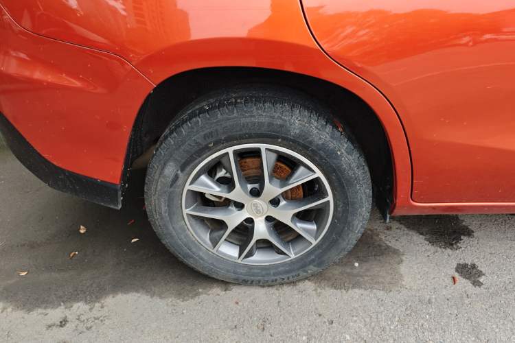 Used BYD Song 2016 1.5TI Manual Luxury Model Right Rear Wheel Hub
