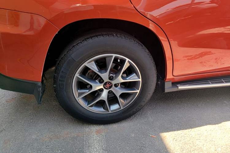 Used BYD Song 2016 GaiShi Edition 1.5TI Manual Elite Model Right Rear Wheel Hub