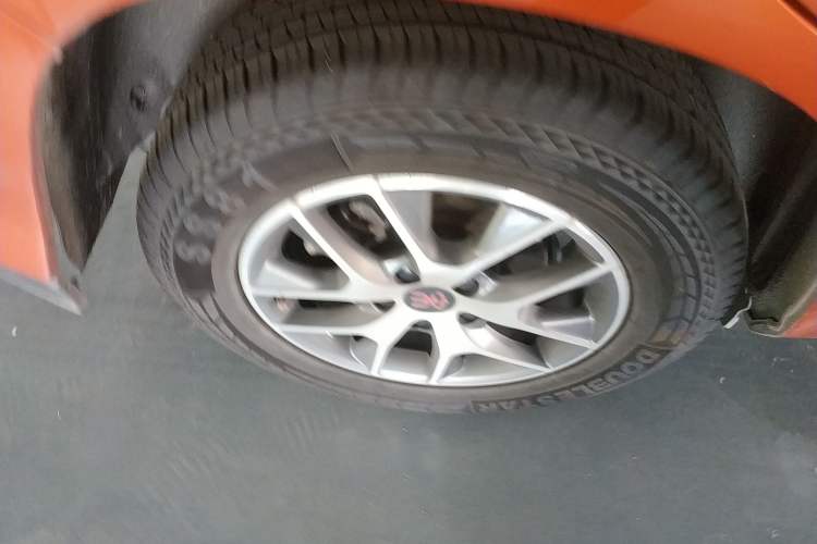 Used BYD Song 2016 GaiShi Edition 1.5TID Automatic Elite Model Right Rear Wheel Hub