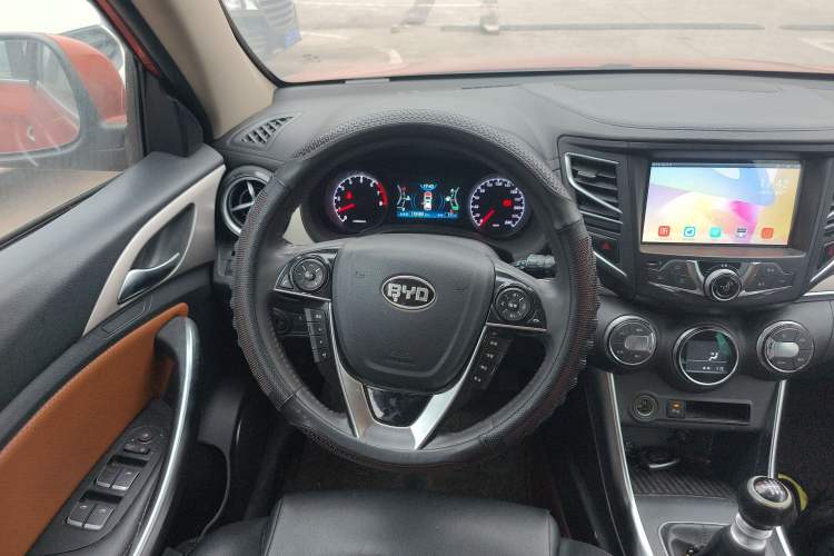 Used BYD Song 2016 1.5TI Manual Luxury Model Steering Wheel