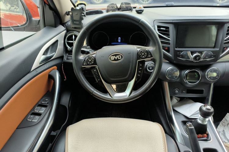 Used BYD Song 2016 1.5TI Manual Luxury Model Steering Wheel