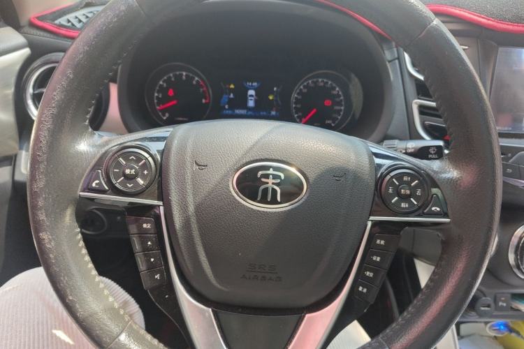 Used BYD Song 2016 Gaishi Edition 1.5TI Manual Haoya Model Steering Wheel