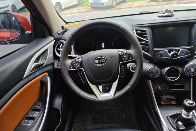 Used BYD Song 2016 1.5TI Manual Luxury Model Steering Wheel