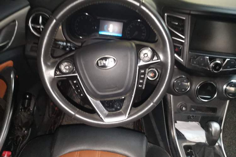 Used BYD Song 2016 2.0TID Automatic Prestige Edition Steering Wheel