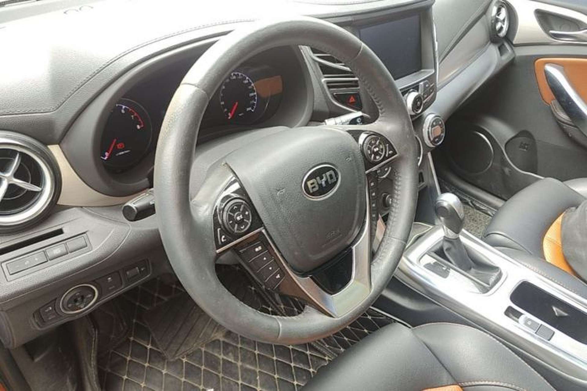Used BYD Song 2016 2.0TID Automatic Prestige Edition Steering Wheel
