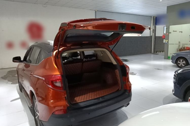 Used BYD Song 2016 2.0TID Automatic Prestige Edition Trunk