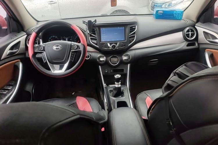 Used BYD Song 2016 1.5TI Manual Luxury Model Center Console