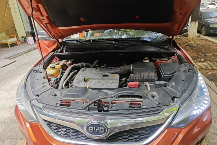 Used BYD Song 2016 2.0TID Automatic Prestige Edition Engine Bay
