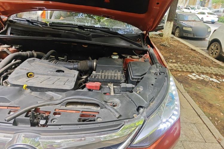 Used BYD Song 2016 2.0TID Automatic Prestige Edition Engine Bay Left
