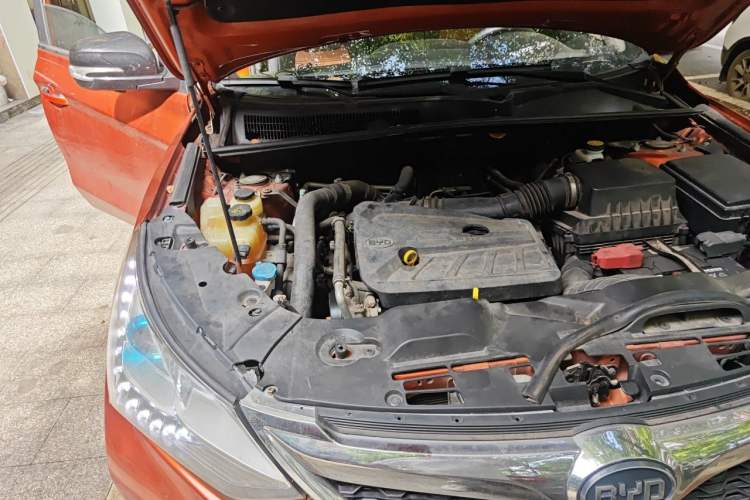 Used BYD Song 2016 2.0TID Automatic Prestige Edition Engine Bay Right