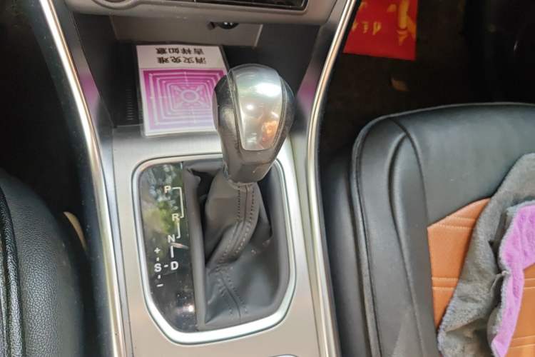 Used BYD Song 2016 2.0TID Automatic Prestige Edition Gear Lever
