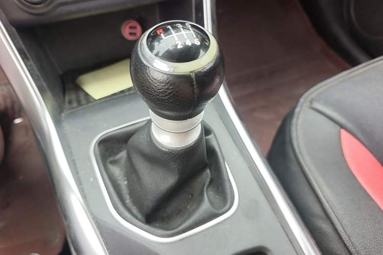 Used BYD Song 2016 1.5TI Manual Luxury Model Gear Lever