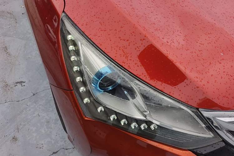 Used BYD Song 2016 1.5TI Manual Luxury Model Right Front Headlight