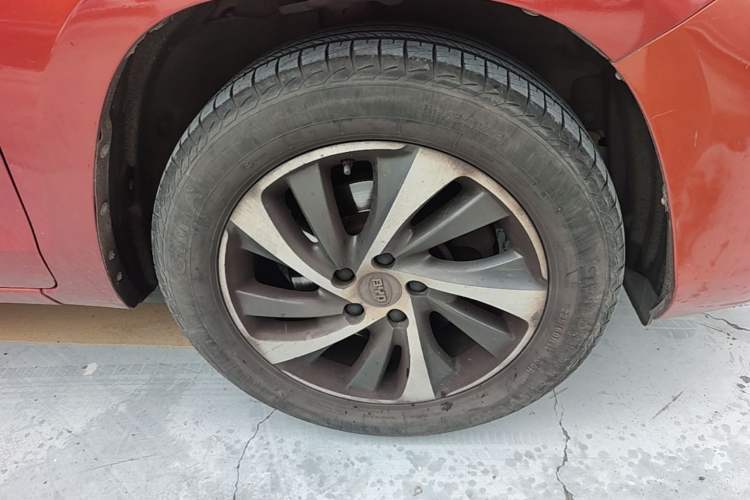 Used BYD Song 2016 1.5TI Manual Luxury Model Right Front Wheel Hub