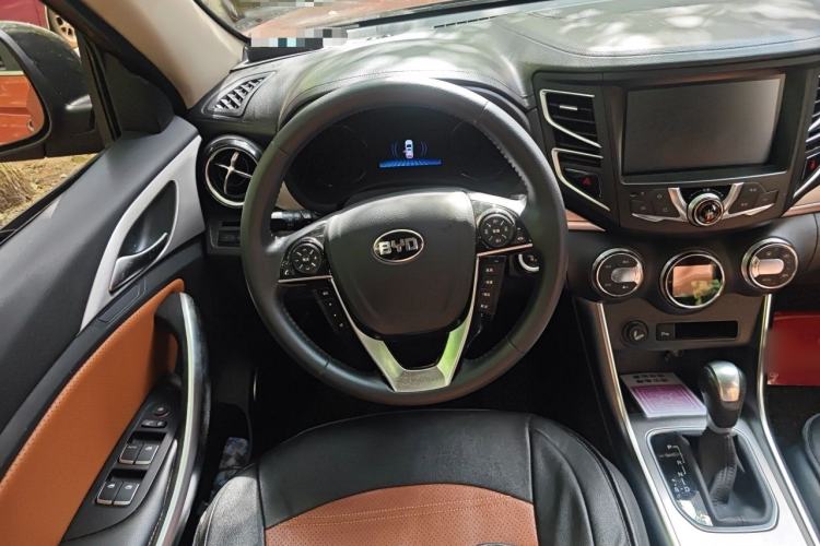 Used BYD Song 2016 2.0TID Automatic Prestige Edition Steering Wheel