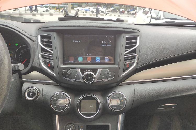 Used BYD Song 2016 GaiShi Edition 1.5TID Automatic Elite Model Audio And AC Panel