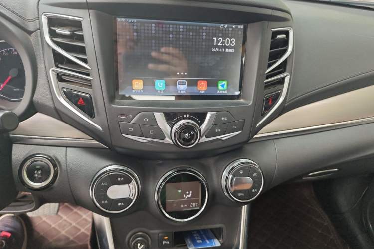 Used BYD Song 2016 GaiShi Edition 1.5TID Automatic Elite Model Audio And AC Panel