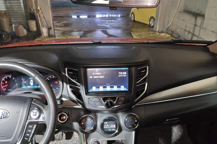 Used BYD Song 2016 GaiShi Edition 1.5TI Manual Elite Model Audio And AC Panel