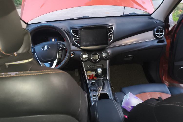 Used BYD Song 2016 2.0TID Automatic Prestige Edition Center Console
