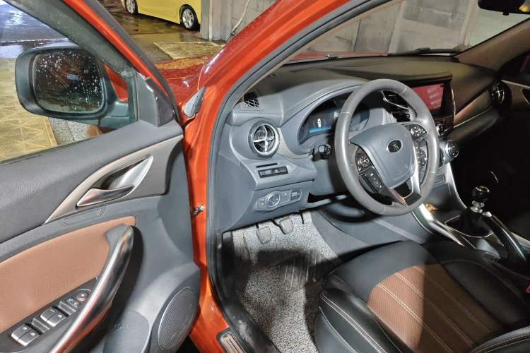 Used BYD Song 2016 GaiShi Edition 1.5TI Manual Elite Model Driver Seat