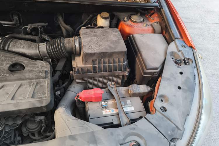 Used BYD Song 2016 2.0TID Automatic Prestige Edition Engine Bay Left